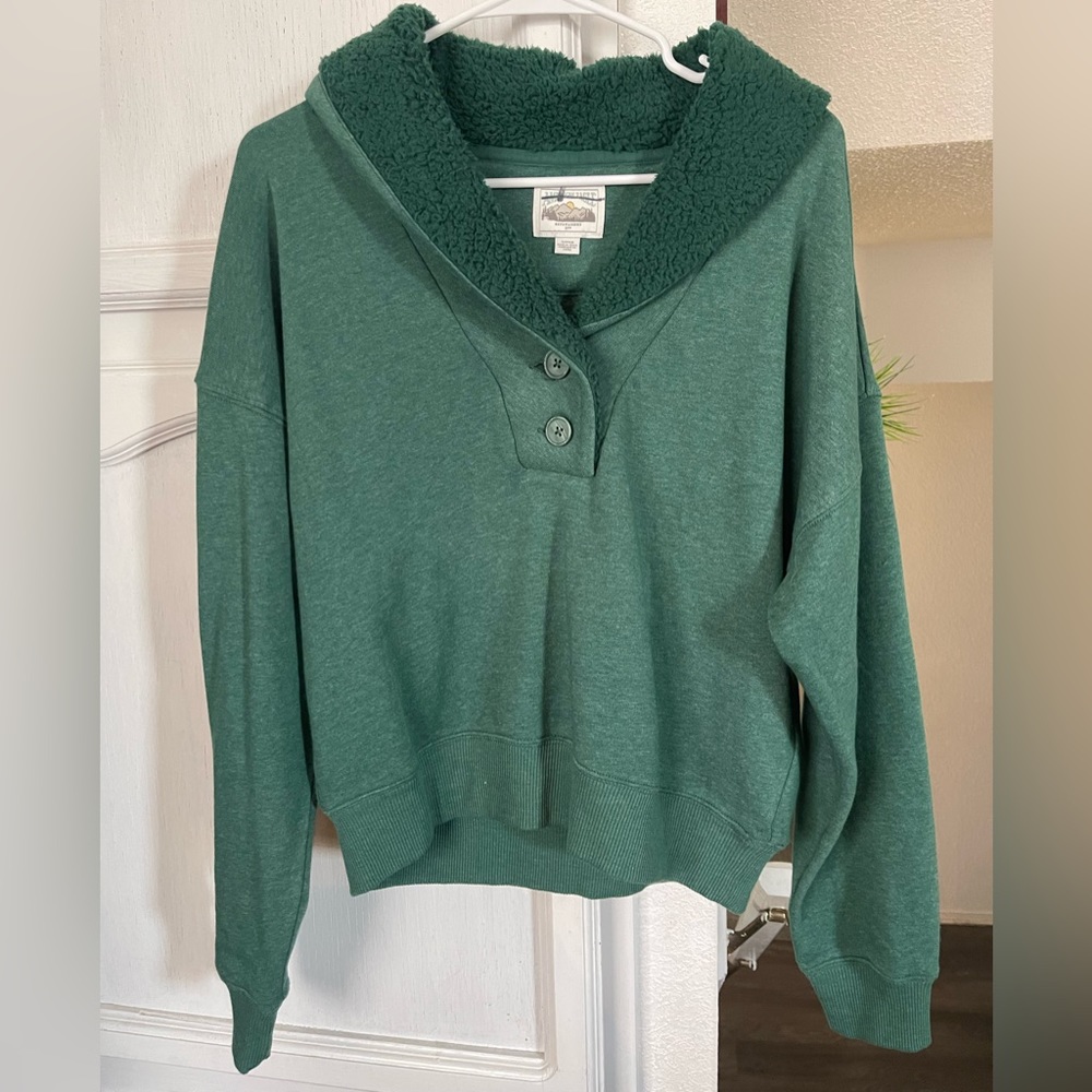 American Eagle Sweater